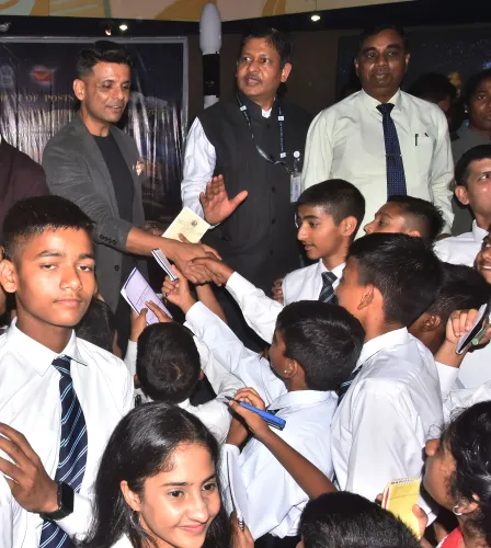 बेंगलुरु: जीपीओ पर डाक टिकटों का विमोचन