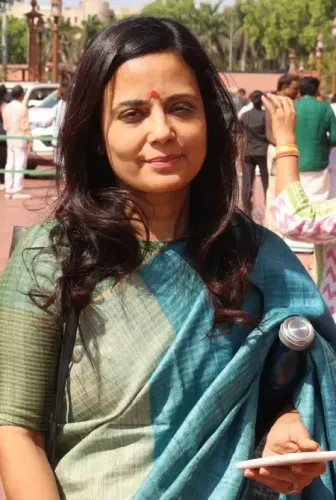 कैश-फॉर-क्वेरी मामले में टीएमसी सांसद महुआ मोइत्रा की मुश्किलें बढ़ी, सीबीआई ने लोकपाल को सौंपी जांच रिपोर्ट