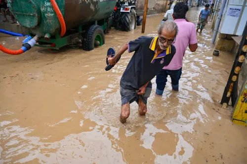 अशोक विहार में जलभराव, पंपिंग ऑपरेशन जारी
