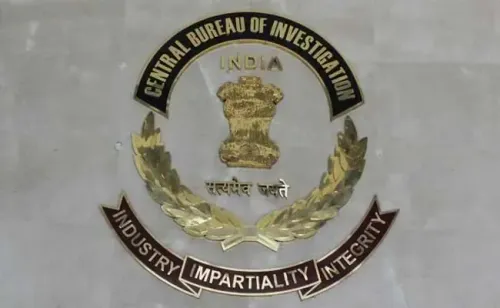 CBI Detains Two Delhi Police Officers for Corruption