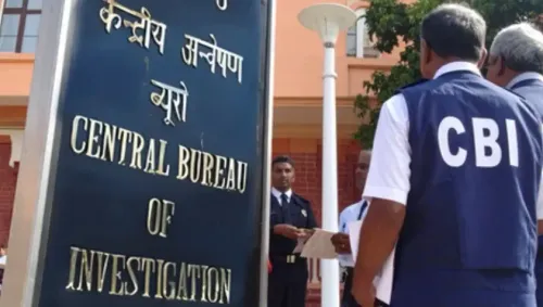 सीबीआई ने साइबर अपराध के बड़े इंफ्रास्ट्रक्चर पर छापेमारी क्यों की? फर्जी मैसेज भेजकर ठगने के मामले में तीन गिरफ्तार