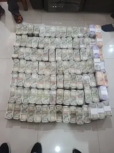 क्या सीबीआई ने एनएचआईडीसीएल के कार्यकारी निदेशक को रिश्वत लेते रंगे हाथ पकड़ा है?