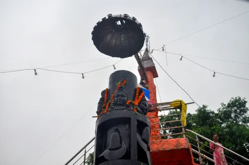 New Delhi: Devotees offer prayers on Sawan Shivratri