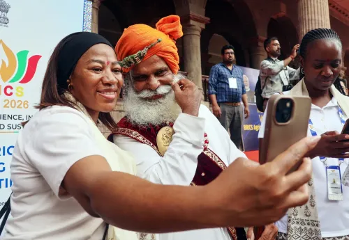 BRICS प्रतिनिधि ने कारीगर के साथ ली सेल्फी