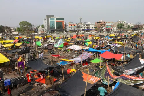 लखनऊ: विकास नगर आग के बाद परिवारों को आश्रय के लिए संघर्ष करना पड़ रहा है