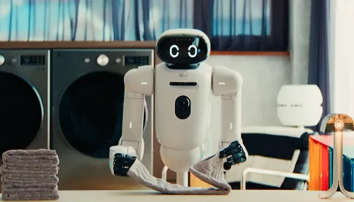 What is LG Electronics' new home robot CLOiD unveiled at CES 2026?