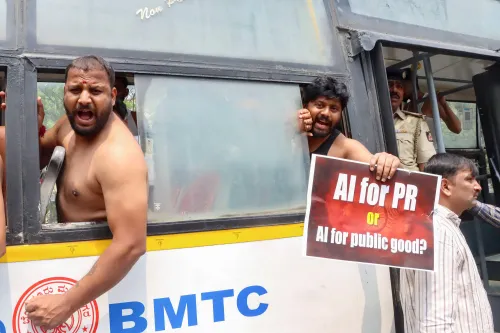 बेंगलुरु में एनएसयूआई और कांग्रेस कार्यकर्ताओं ने उदय भानु चिब की गिरफ्तारी के खिलाफ आवाज उठाई