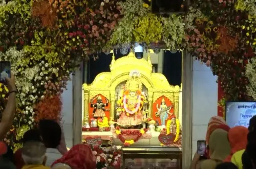 चैत्र नवरात्रि अष्टमी: दिल्ली के झंडेवालान और कालकाजी मंदिरों में भक्तों की उमड़ी भीड़