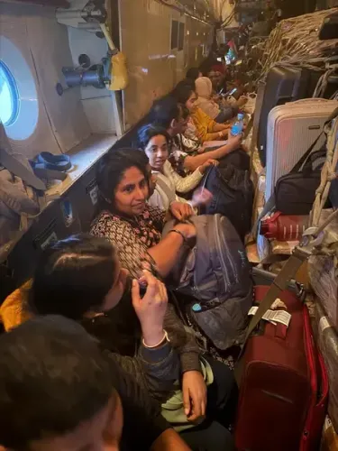 चक्रवात ‘दितवाह’ : श्रीलंका में फंसे भारतीयों के लिए अतिरिक्त हेल्पलाइन सेवा शुरू