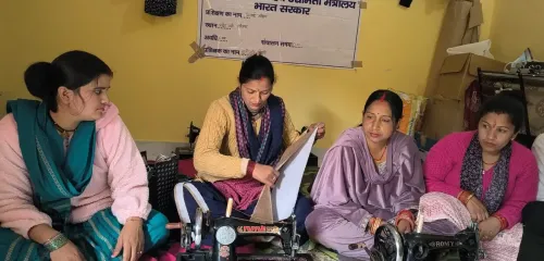 चमोली की महिलाएं जूट बैग निर्माण और हस्तशिल्प के माध्यम से बना रही हैं आत्मनिर्भरता की नई कहानी