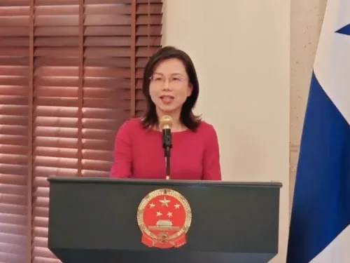 क्या पनामा सिटी में चीन के गरीबी उन्मूलन अनुभव पर संगोष्ठी आयोजित की गई?