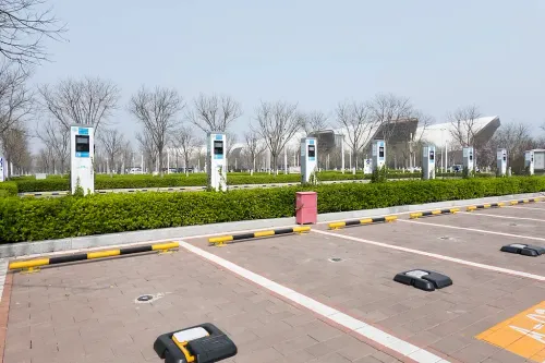 क्या चीन में इलेक्ट्रिक वाहन चार्जिंग सुविधाएं 2 करोड़ का आंकड़ा पार कर गईं?