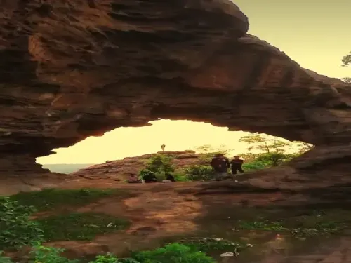 छेंगा पहाड़: उड़ीसा का प्राचीन प्राकृतिक मेहराब, जो डायनासोर के समय से है