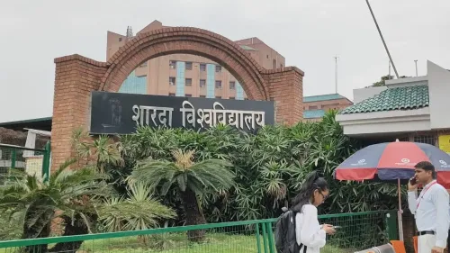 क्या छात्रा आत्महत्या केस में जेल में बंद प्रोफेसरों से पूछताछ करेगी शारदा विश्वविद्यालय की जांच समिति?