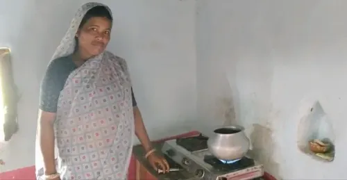 How Are Dhamtari Women Achieving Freedom from Smoke Through PM Ujjwala Yojana?