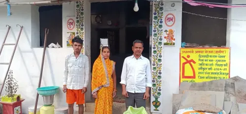 क्या छत्तीसगढ़ के सरकड़ा गांव में विकास की नई तस्वीर बन रही है, आवास योजना से परिवारों में खुशहाली?