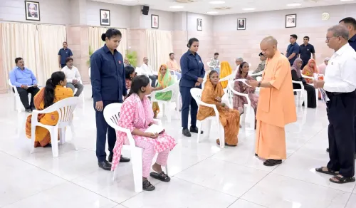 CM योगी का निर्देश: छोटी घटनाएं बड़ी न बनें, DM-SP खुद रखें नज़र