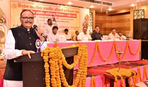 फार्मासिस्ट: चिकित्सा विभाग के लिए अनिवार्य भूमिका निभाने वाले ब्रजेश पाठक