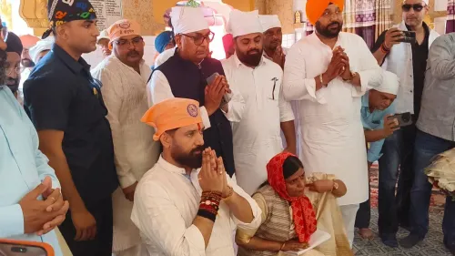 Chirag Paswan visits Dera Sachkhand Ballan, seeks blessings