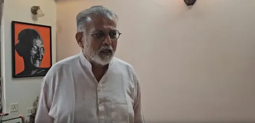 तुषार गांधी का चुनाव आयोग पर बड़ा हमला — मताधिकार छीनना गंभीर अपराध, दोषी पाए जाने पर दंड मिले