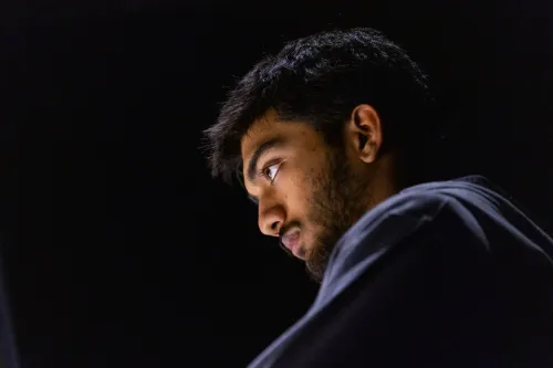 क्या गुकेश ने क्लच शतरंज चैंपियन शोडाउन में अंतिम स्थान पाया और कार्लसन ने बढ़त बनाई?