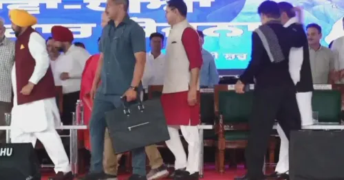 CM Bhagwant Mann distributes aid under Mawan-Dhiyan Satkar Yojana in Pathankot
