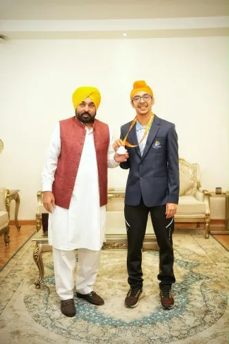 CM Bhagwant Mann meets Nabha's Jagseer Singh, bronze at World Junior Badminton
