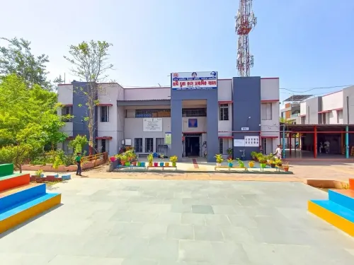 CM Bhupendra Patel Hails Vadodara Govt School With 'Admission Full' Board
