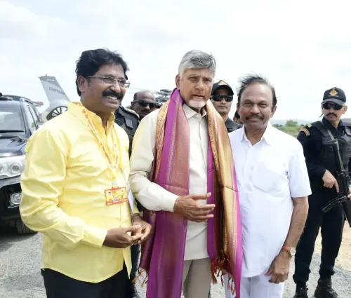CM Chandrababu Naidu Welcomed in Giddalur by District Leaders