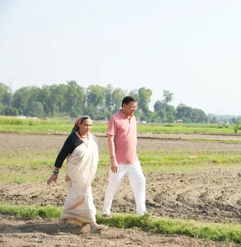 CM Dhami Joins Farm Work With Mother in Khatima Fields