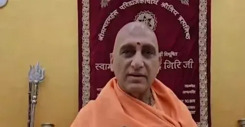 धामी के नेतृत्व में उत्तराखंड की उपलब्धियाँ: स्वामी अवधेशानंद गिरि ने दी जन्मदिन पर बधाई