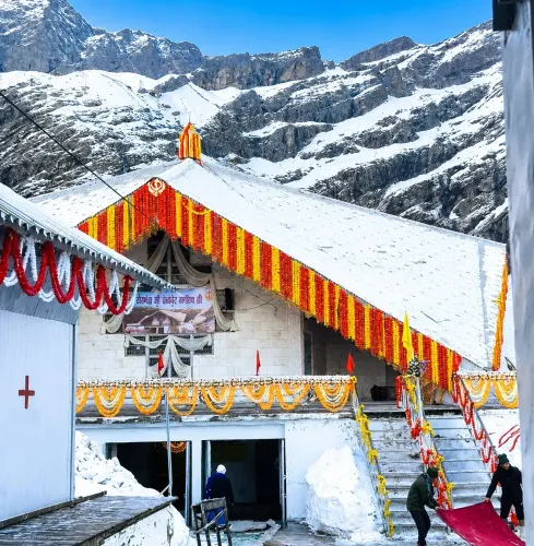 CM Dhami Welcomes Pilgrims as Hemkund Sahib Opens for 2026 Season