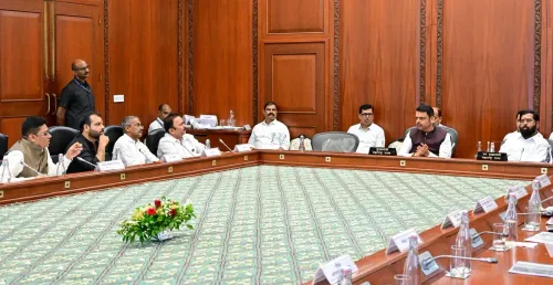 CM Fadnavis Chairs CIDCO-NAINA Village Issues Meeting