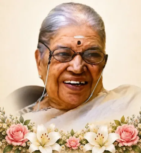 CM Fadnavis condoles death of Rashtra Sevika Samiti leader Rukmini Akkaji