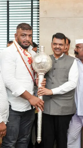 CM Fadnavis Congratulates Hindkesari 2026 Winner Mahendra Gaikwad