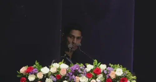 CM Fadnavis flags off free Jaipur Foot camp in Nagpur