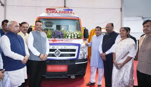 CM Fadnavis, Gadkari Lead Health Donation Drive in Nagpur