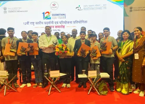 CM Fadnavis Hails Maharashtra's 7 Students in INSPIRE-MANAK Super 60