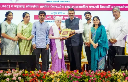 CM Fadnavis Highlights Sarthi Welfare Scheme for Maharashtra Students