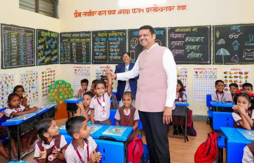 CM Fadnavis Inaugurates Digital Lab at Panvel Zilla Parishad School