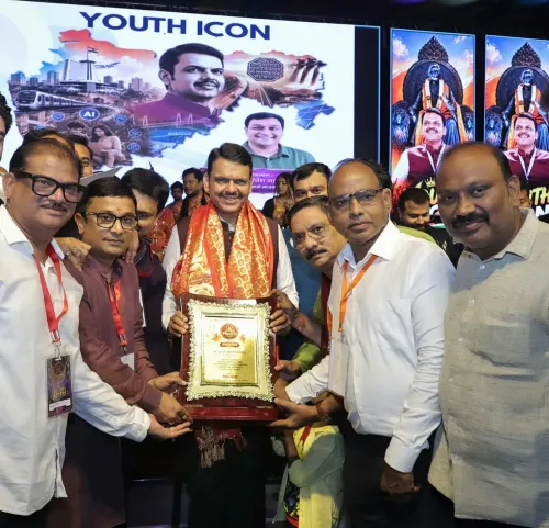 CM Fadnavis joins Nagada Garba Mahotsav in Nagpur