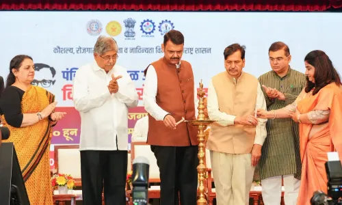 CM Fadnavis Launches Rojgar Mahakumbh in Mumbai