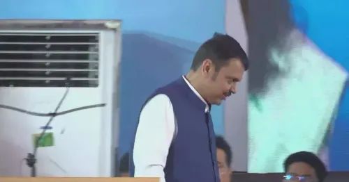 CM Fadnavis Launches 'Smart Nagrik' and 'Vidyarthi Prerana' Books in Mumbai