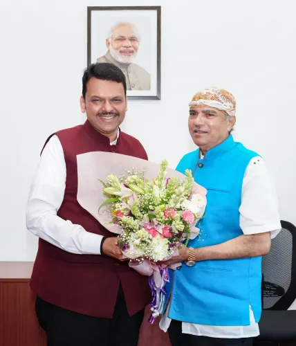 CM Fadnavis meets Padma Shri singer Suresh Wadkar at Mantralaya