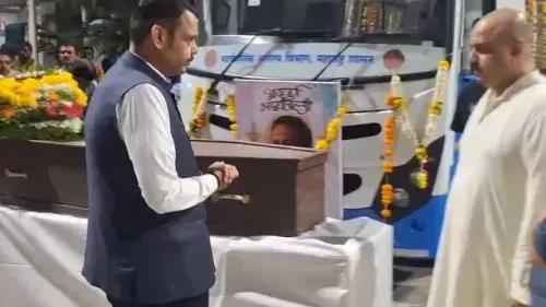 CM Fadnavis pays state honours to Nana Patekar in Pune