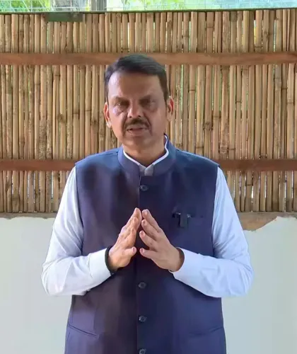 CM Fadnavis pays tribute to Nana Patekar