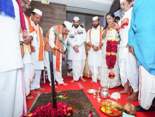 CM Fadnavis Performs Bhoomipujan of Bhakta Niwas in Pandharpur