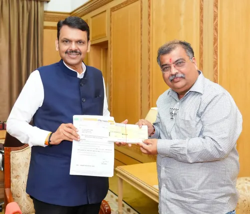 CM Fadnavis receives ₹1.88 cr in 110 cheques for drought-hit farmers