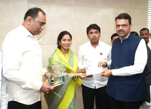 CM Fadnavis receives ₹1 lakh donation for drought farmers