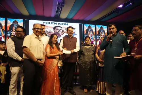 CM Fadnavis receives ₹1 lakh donation for drought-hit farmers